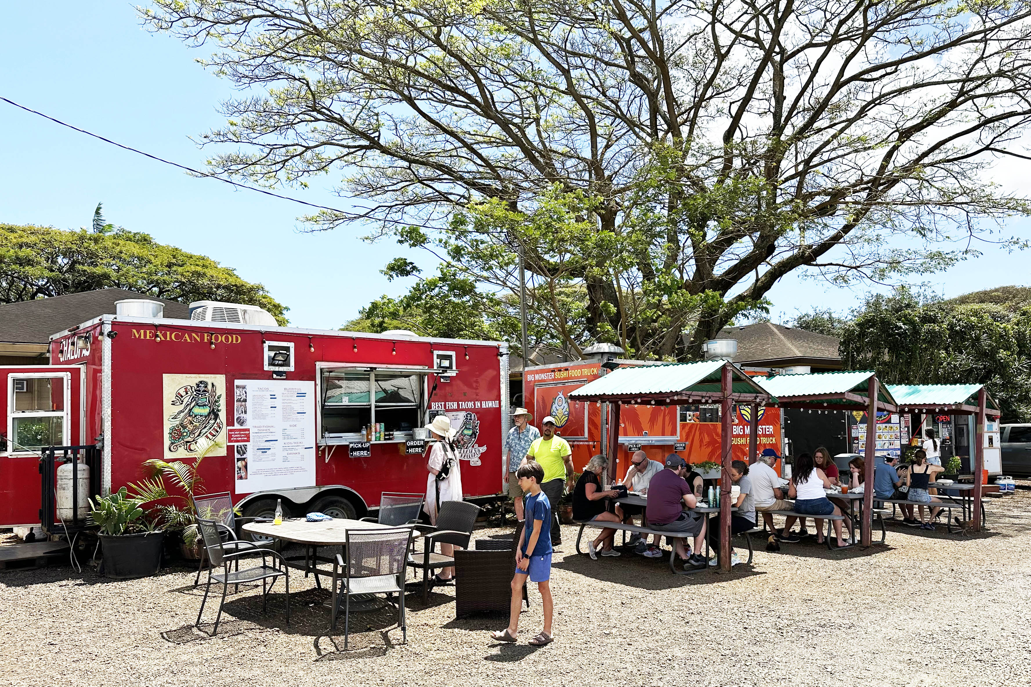 Food Trucks on Weliweli Road